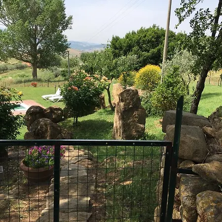 Fonte All'oppio Con Area Piscina Recintata