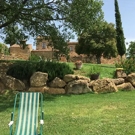 Fonte All'oppio Con Area Piscina Recintata ピエンツァ