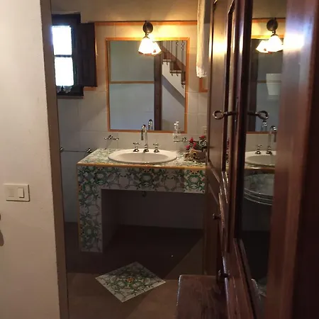 Fonte All'oppio Con Area Piscina Recintata *