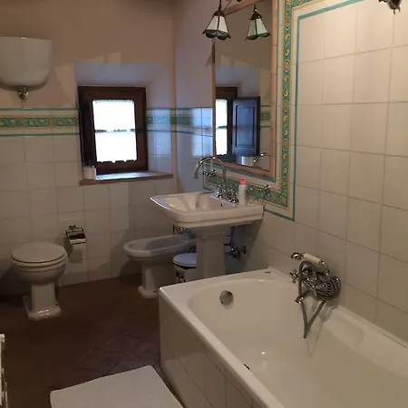 Fonte All'oppio Con Area Piscina Recintata Villa