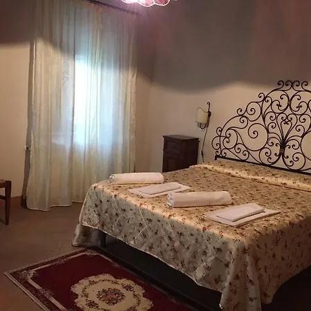 Fonte All'oppio Con Area Piscina Recintata *