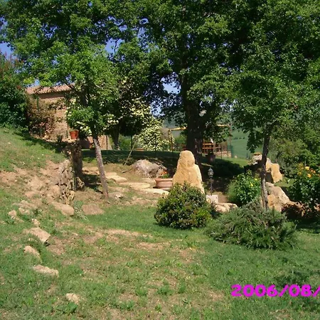 Fonte All'oppio Con Area Piscina Recintata