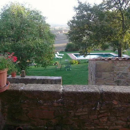 Fonte All'oppio Con Area Piscina Recintata