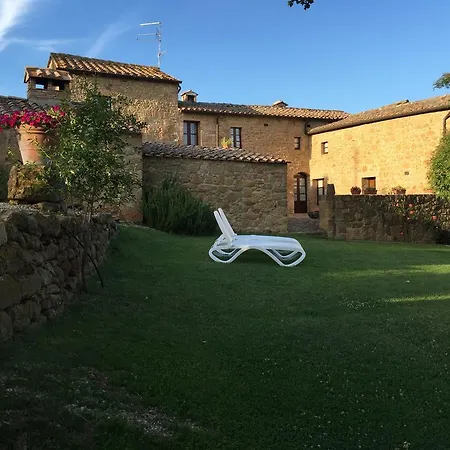 Fonte All'oppio Con Area Piscina Recintata Pienza